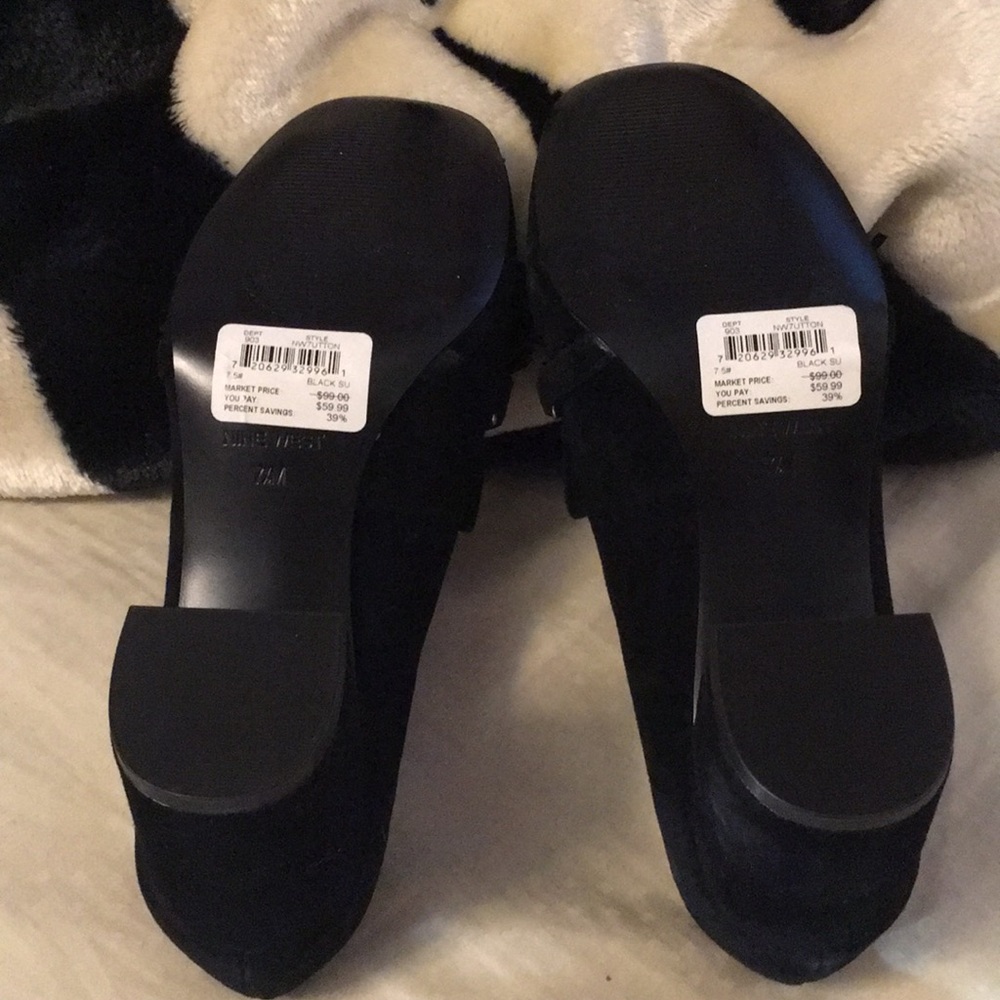 NWT: Nine West black suede pump with gold accent. - Picture 3 of 4